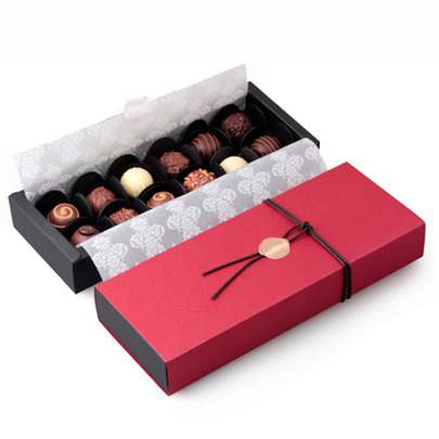 Коробка красная на 12 конфет 24 * 9 * 3,5см